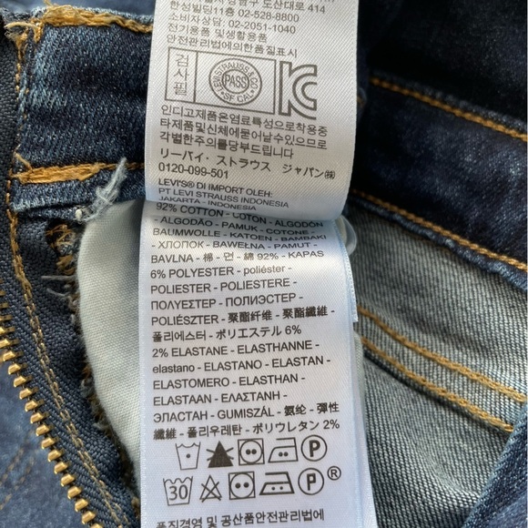 Levi’s Women’s Skinny Overalls in Dark Wash Size 27 - Picture 9 of 12